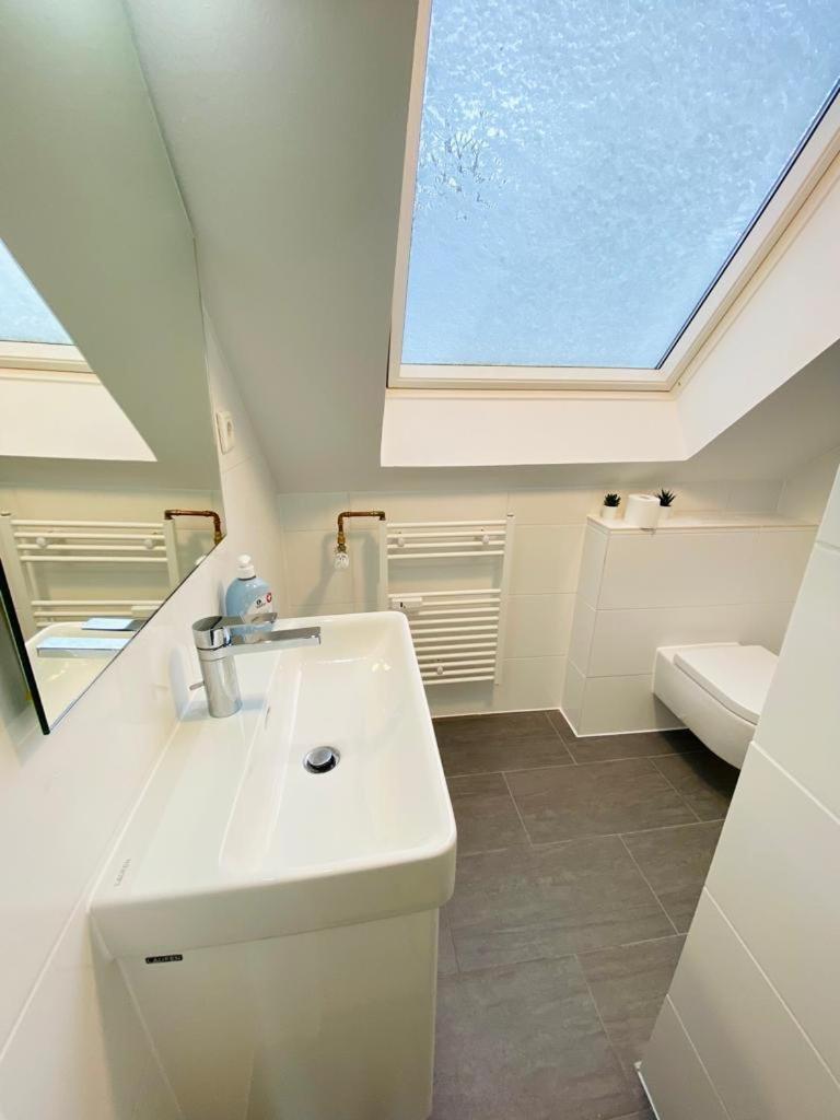 Cute Apartment - Detmold City Center - Large Kitchen, Bath, South Facing Balcony - Free Parking And Wifi Exterior foto